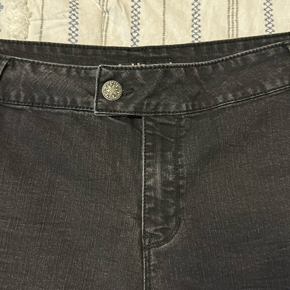 Women’s d. jeans Faded Black Wash Design High Rise Stretch Denim Shorts Sz 18w - Picture 2 of 5